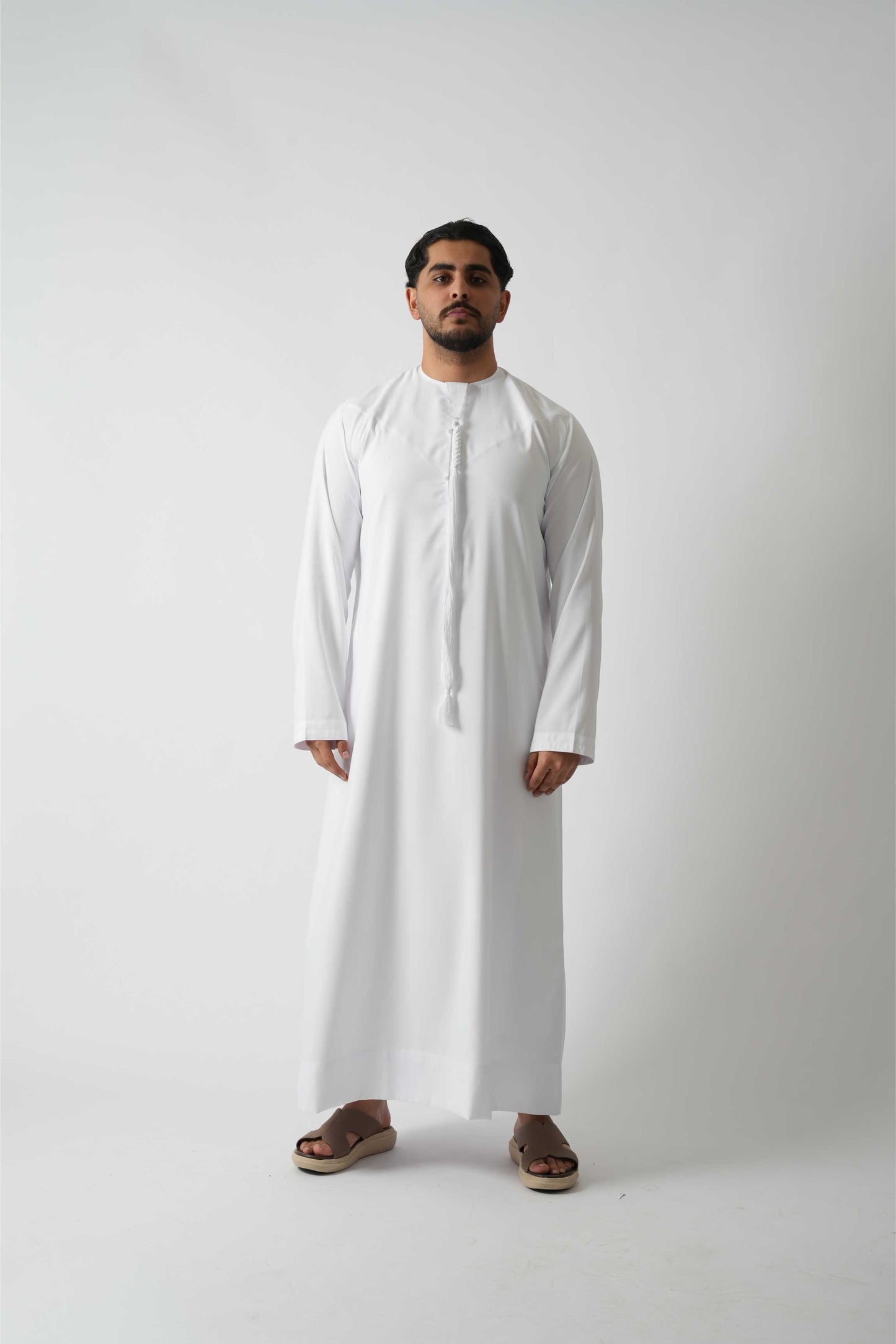 Emirati Kandoura – Der weiße Falke