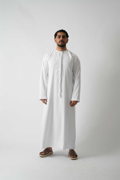 Emirati Kandoura – Der weiße Falke