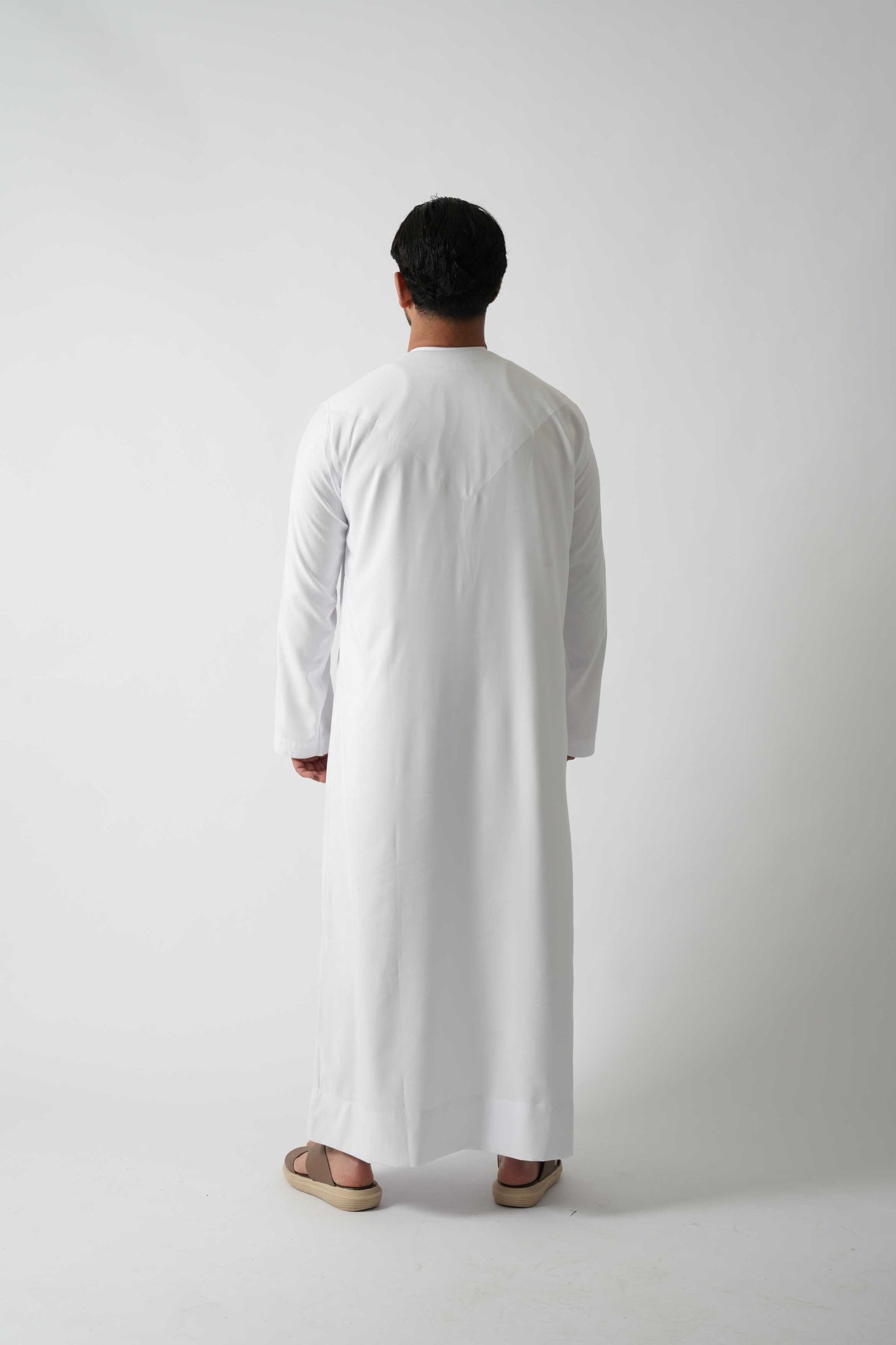 Emirati Kandoura – Der weiße Falke