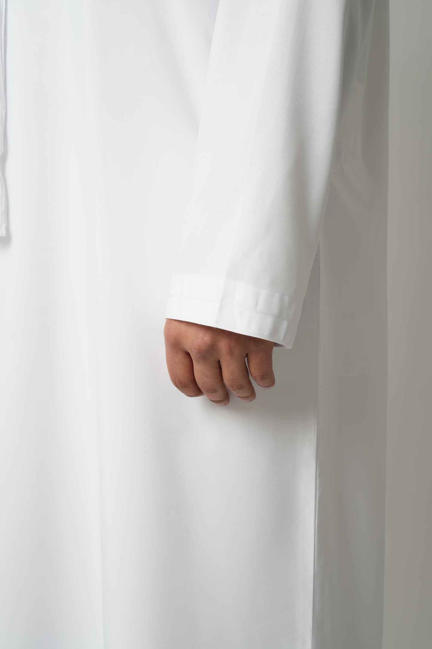 Emirati Kandoura – Der weiße Falke