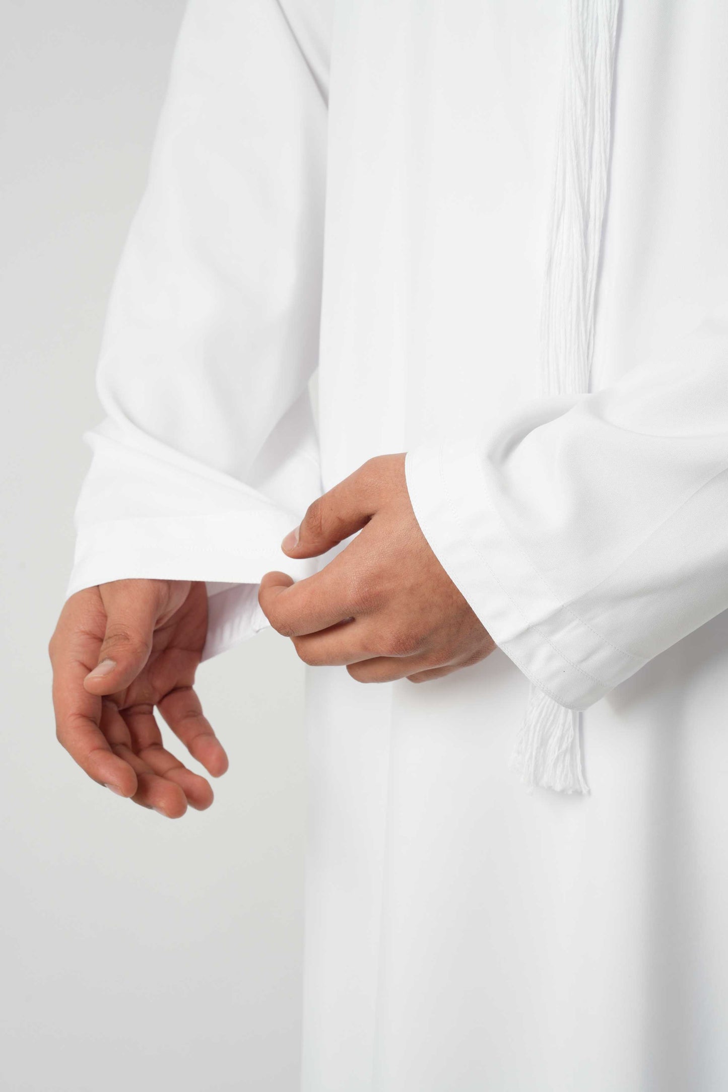 Emirati Kandoura – Der weiße Falke